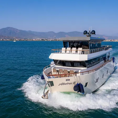 Hotel na wodzie Explorer Yacht