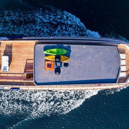 Explorer Yacht Hotel na wodzie *