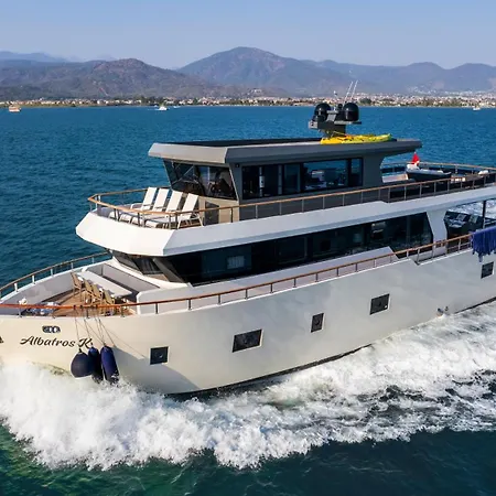 Explorer Yacht Hotel na wodzie *