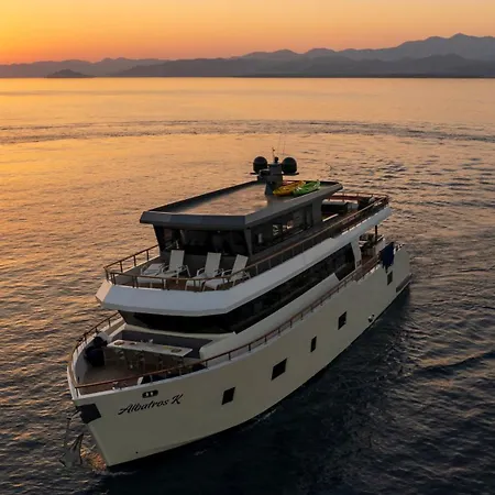 Explorer Yacht Hotel na wodzie Fethiye