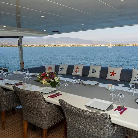 Botel Explorer Yacht