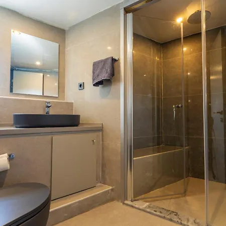 Botel Explorer Yacht