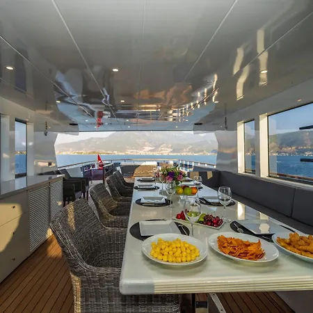 Botel Explorer Yacht