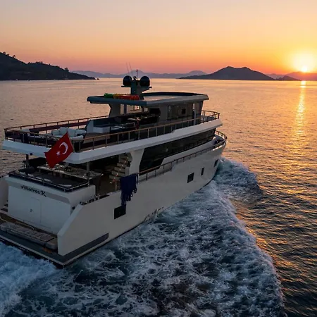 Explorer Yacht