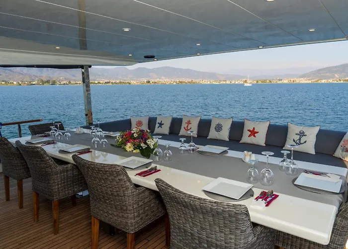 ספינת מלון Explorer Yacht