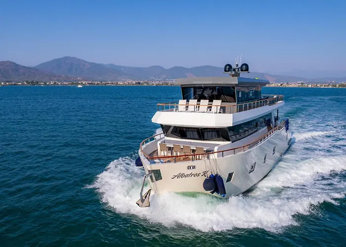 ספינת מלון Explorer Yacht