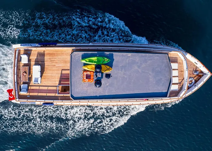 Explorer Yacht ספינת מלון *