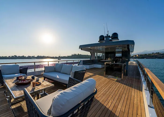 ספינת מלון Explorer Yacht פאטהיה