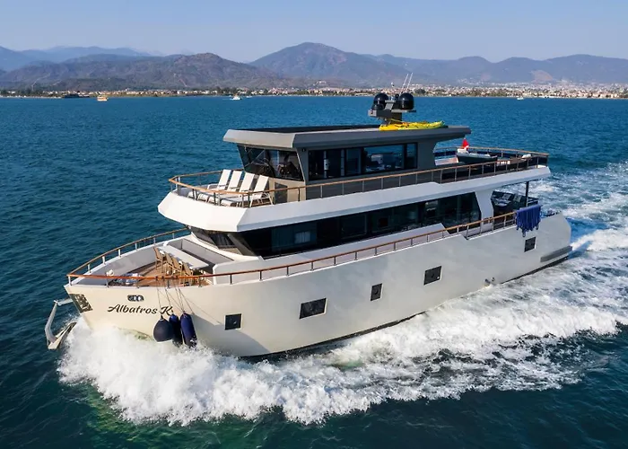 Explorer Yacht ספינת מלון *