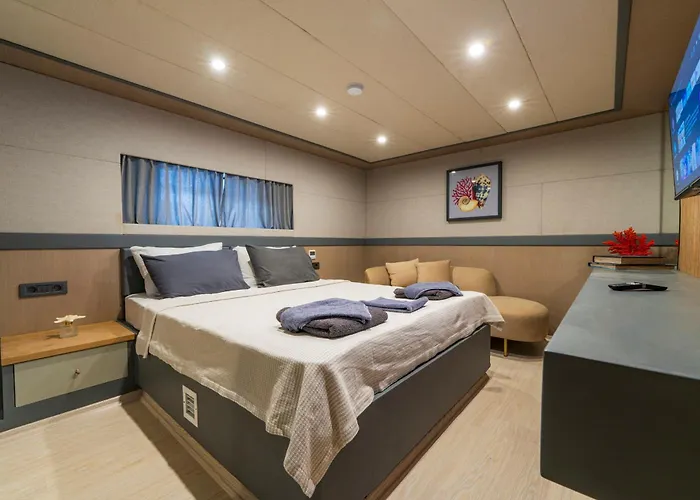 Explorer Yacht ספינת מלון פאטהיה